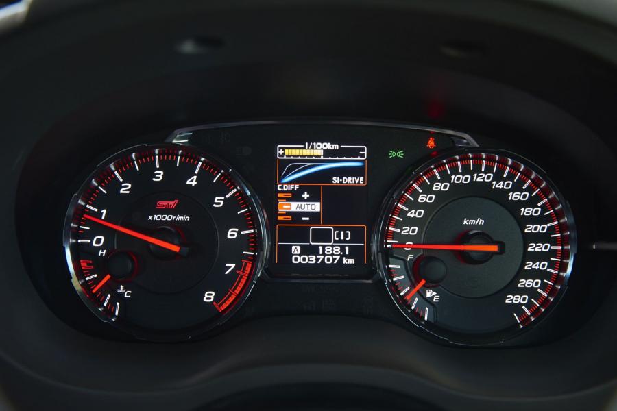 Панель приборов Subaru WRX STI Diamond Edition 2018 года  (ZA) (фото 5 из 58)